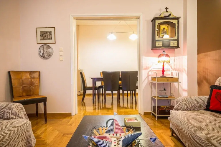 Comfortable Central Athens Flat by Cloudkeys