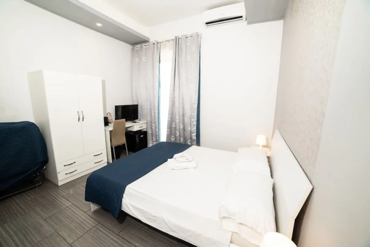 Standard Triple room with balcony and with city view