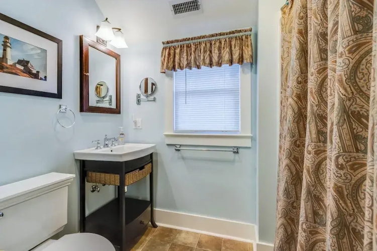 Laurel Street 222c
