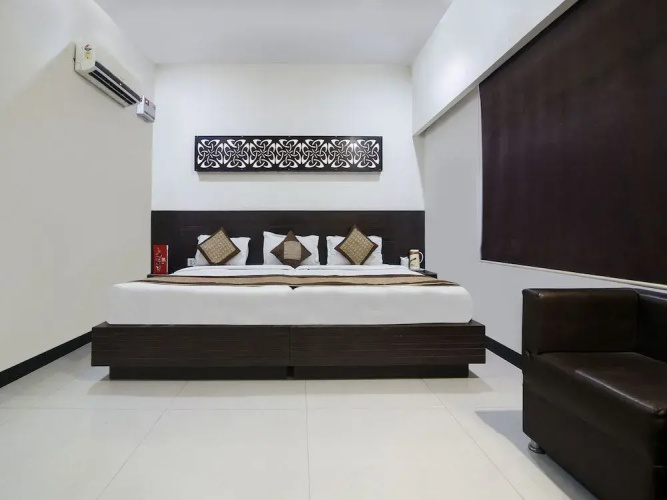 Capital O 9367 Hotel Agra Cantt