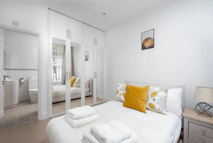 2 Bedrooms Quadruple Apartment