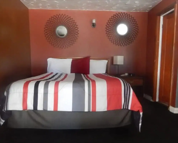 Cedar Village Motel