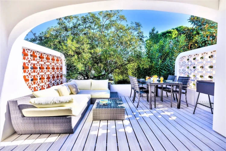 2 Bedrooms Apartment with balcony and with garden view