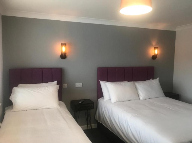 Standard Triple room