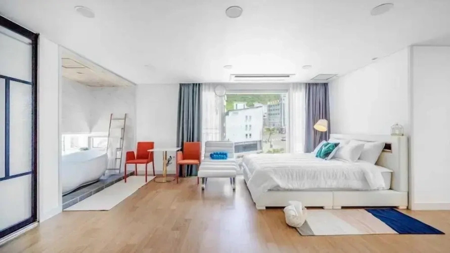 Standard room with partial ocean view