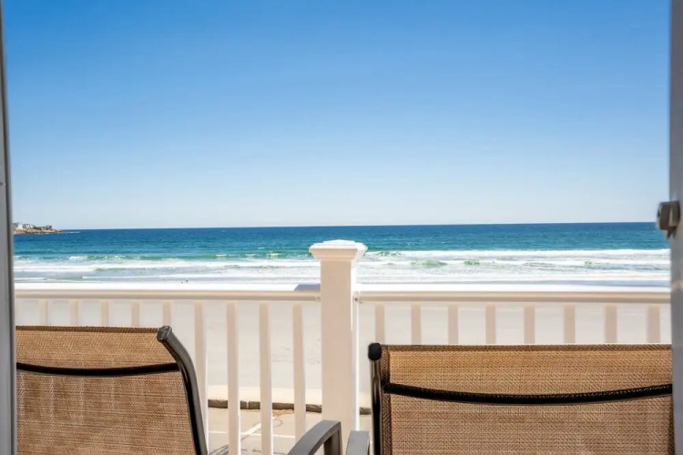 Beachfront Pet Friendly Sleeps 15 Bbq!