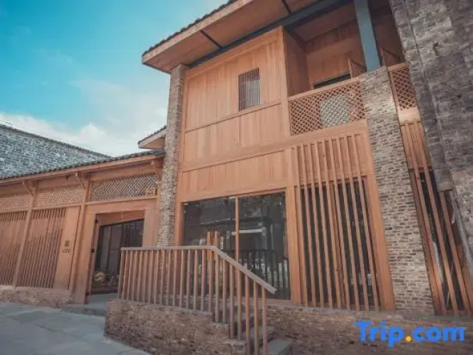 TOP-OUT Inn