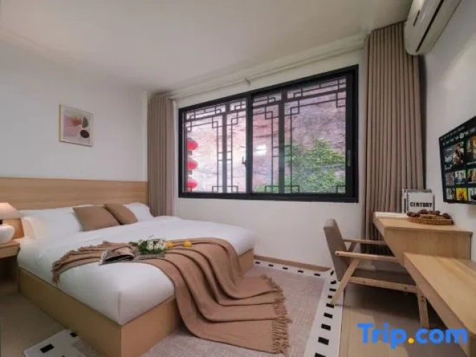 Standard Double room with street view