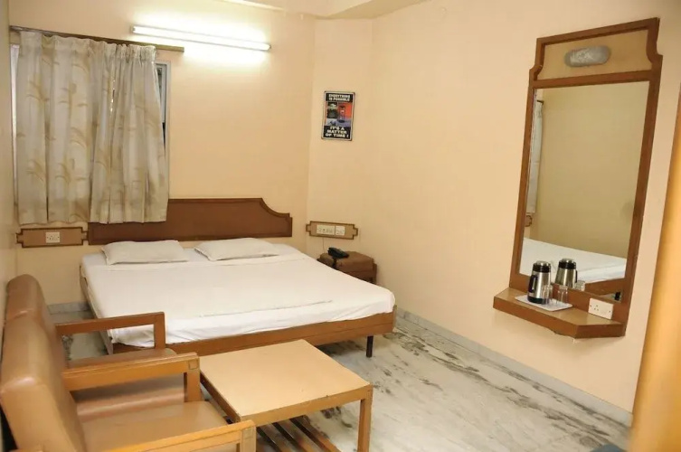 Hotel Valluvar
