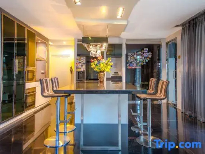 Luxury Pure Modern Pool Villa 5Bed Nr BTS|Central