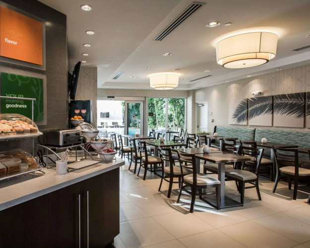 Comfort Suites Miami Airport North photo 14