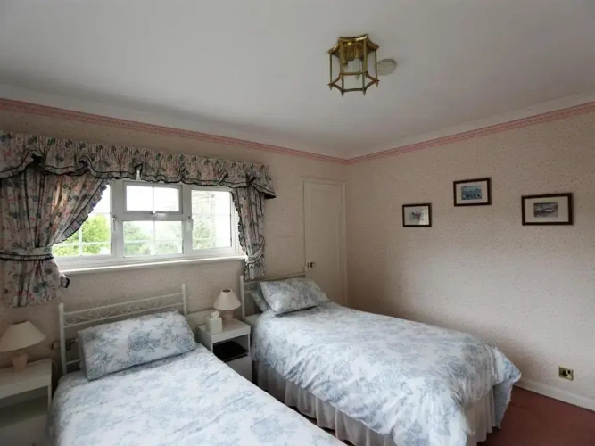 Standard Twin room with garden view