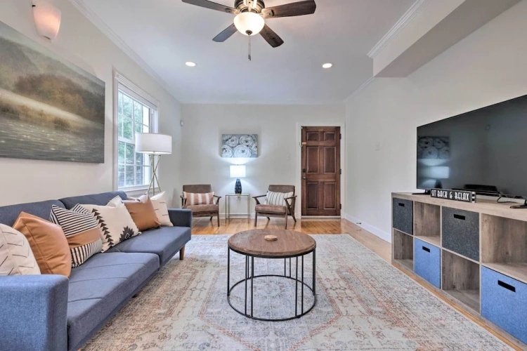 2 Bedrooms Apartment