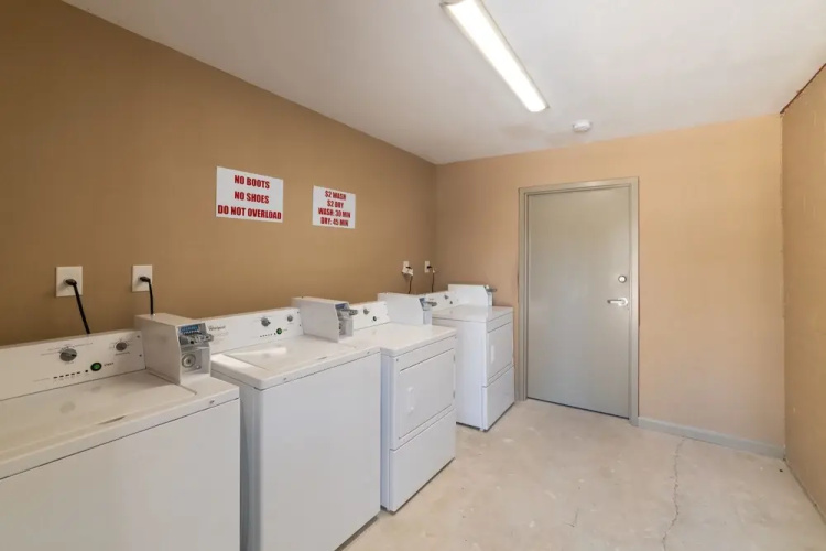 Budget Inn & Suites