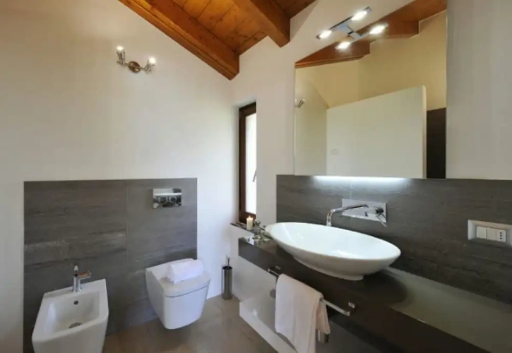 5 Bedrooms Family Villa