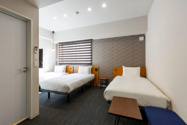 Standard Triple room