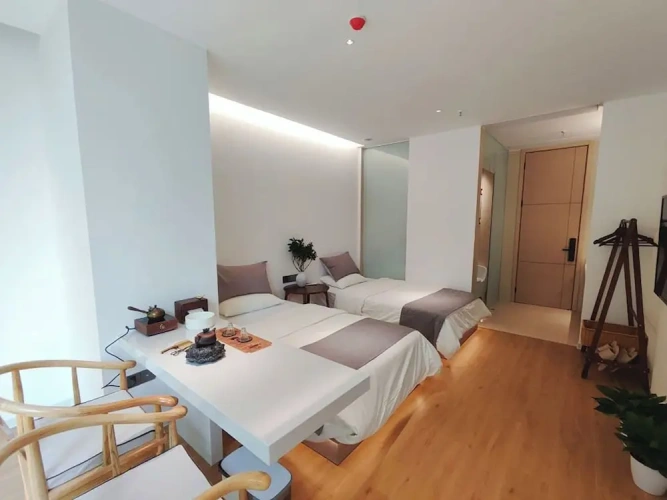 Classic Twin room with canal view