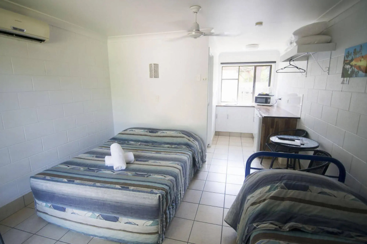 Cool Palms Motel