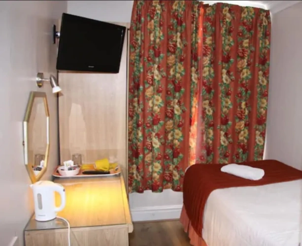 Standard Single room with partial sea view