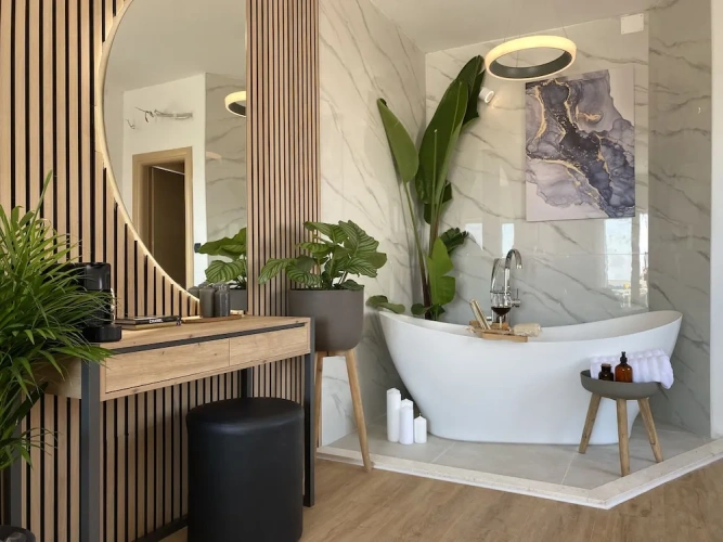 Standard Double room with balcony and with partial ocean view
