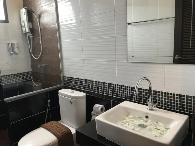 2 Bedrooms Villa
