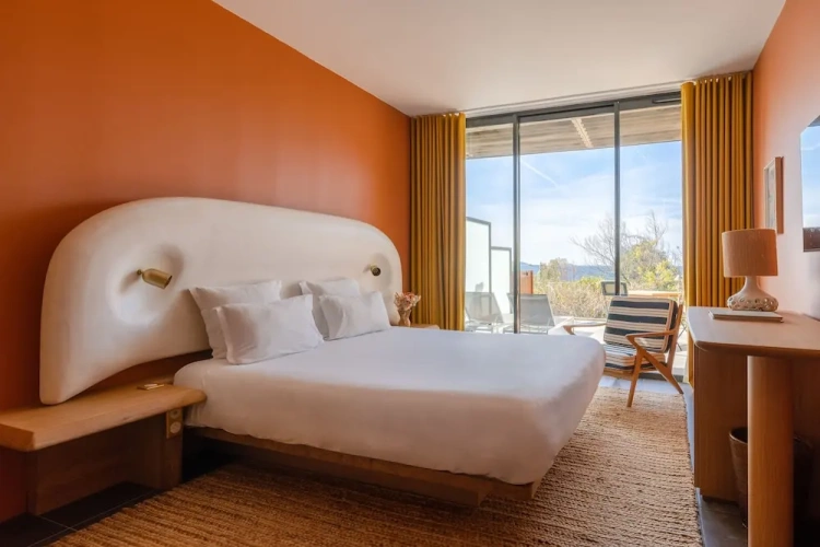 Deluxe room with balcony and with sea view