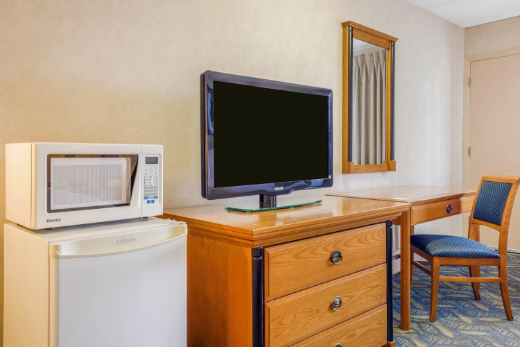 Travelodge by Wyndham Niagara Falls At the Falls photo 19