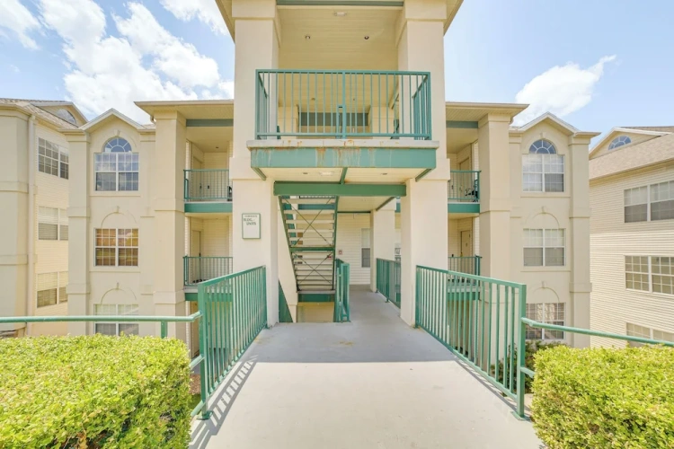 On Thousand Hills Golf Course: Condo w/ Sunroom