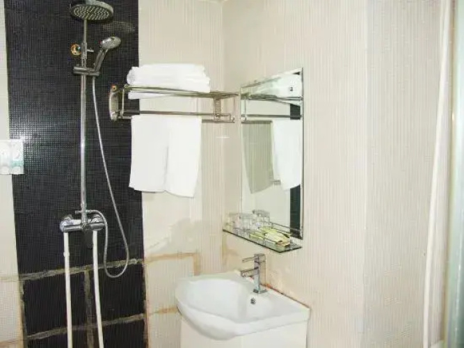 Tonghua Junyi Fashion Hotel
