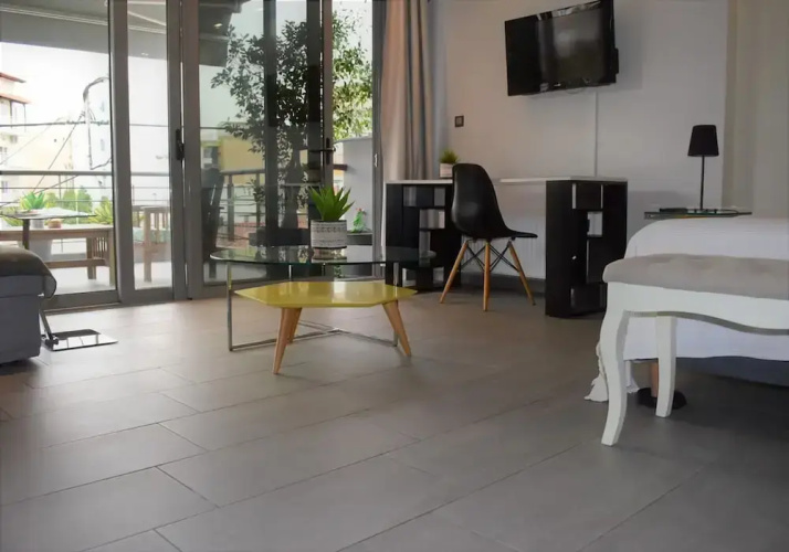 Stylish Boutique Loft With Private Balcony