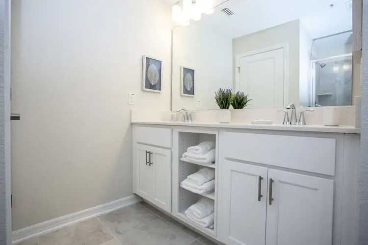 303 Apt Storey Lake 61595/62624