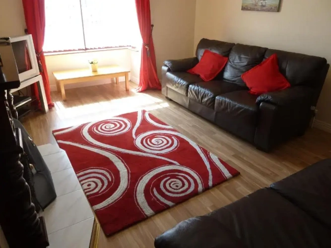3 Bedrooms Cottage