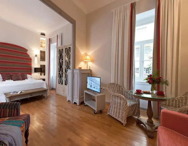 Acropolis TownHouseCo Suites