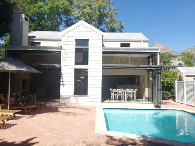 2 Bedrooms Villa