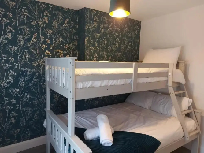 7 Eyre Square Lane