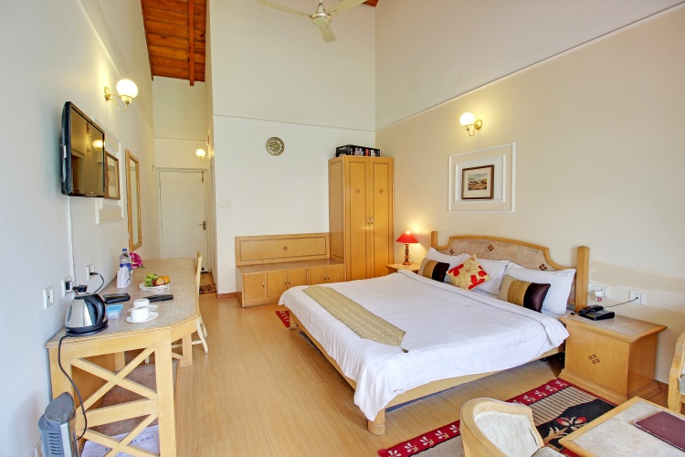 Superior room with balcony and with lake view