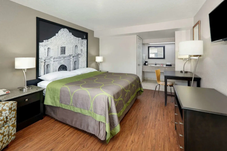 Super 8 by Wyndham San Antonio Downtown/Alamo