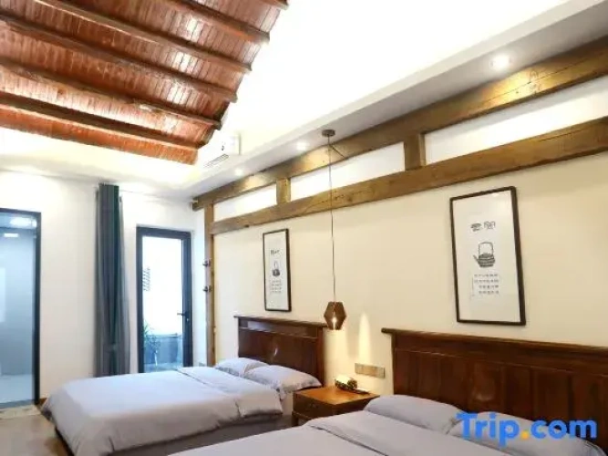 Standard Twin room with courtyard view