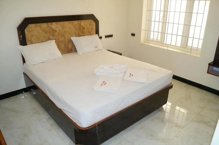 Hotel Srees by OYO Rooms