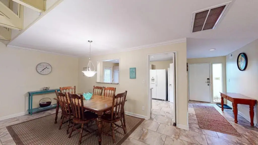 526 Queens Grant