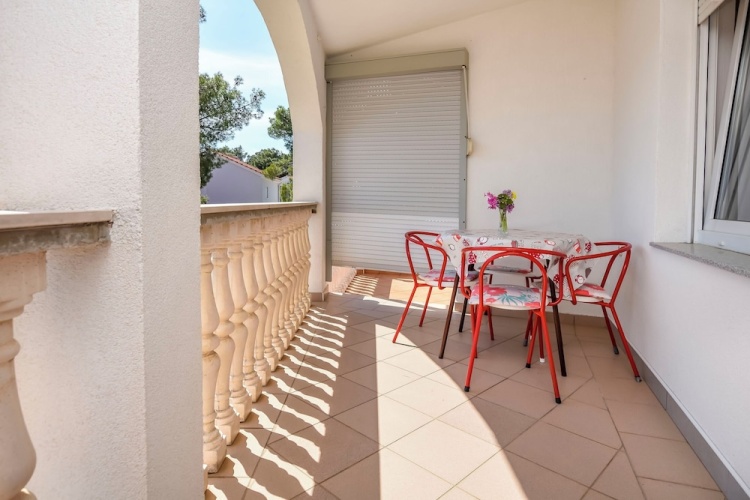 Apartment with balcony