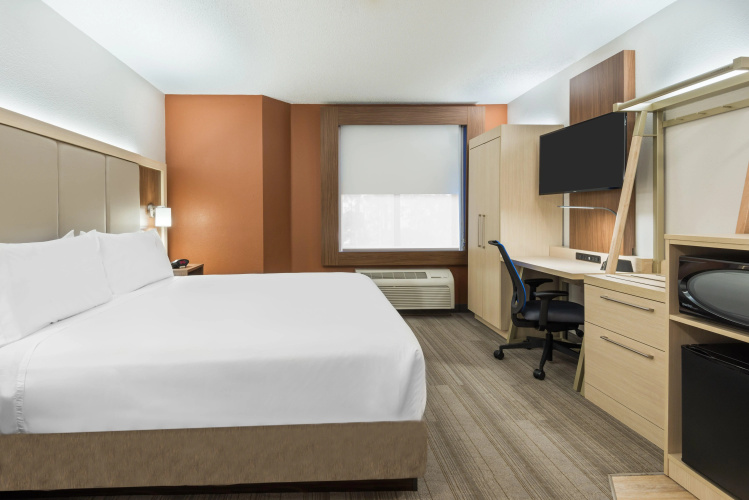 Holiday Inn Express & Suites Nearest Universal Orlando photo 7