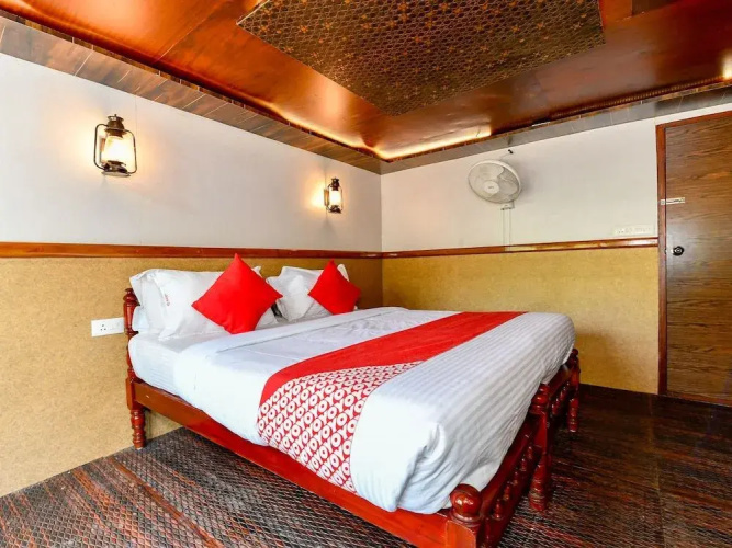 Oyo 24920 Indraprastha Royal Castle Sharing Houseboat