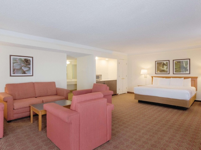 Deluxe Double Suite