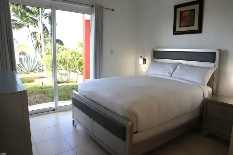 Captivating 2-bed Apartment in Maho