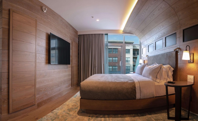 1 Bedroom Travis Double Suite