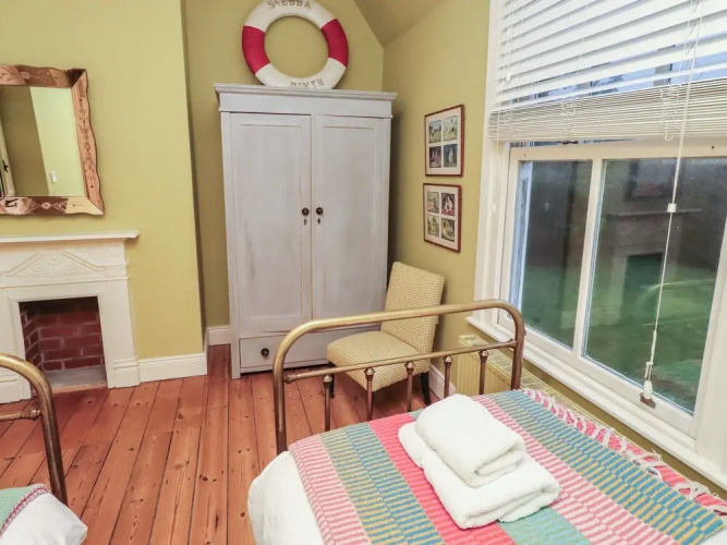 Armstrong Cottages No6