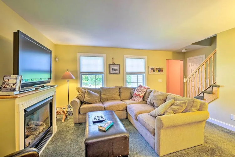 West Dover Home w/ Deck, Grill & EV Outlet