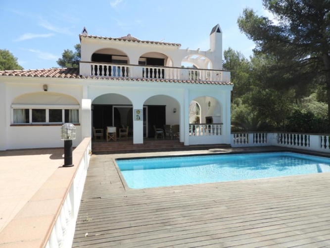 5 Bedrooms Cottage