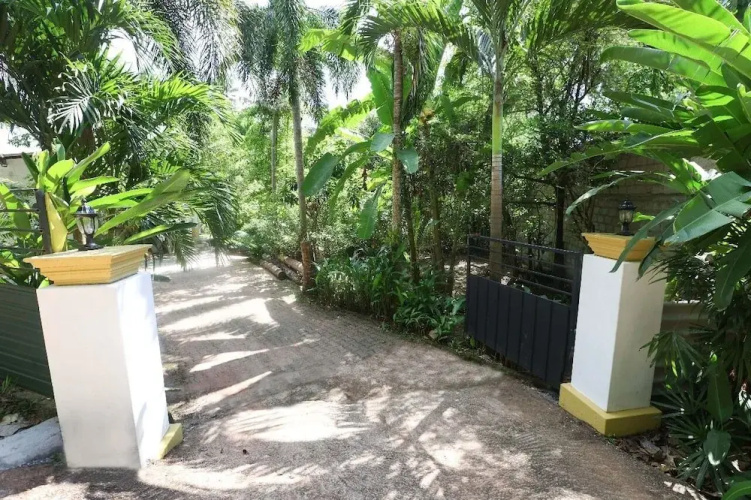 Airport Green Villa